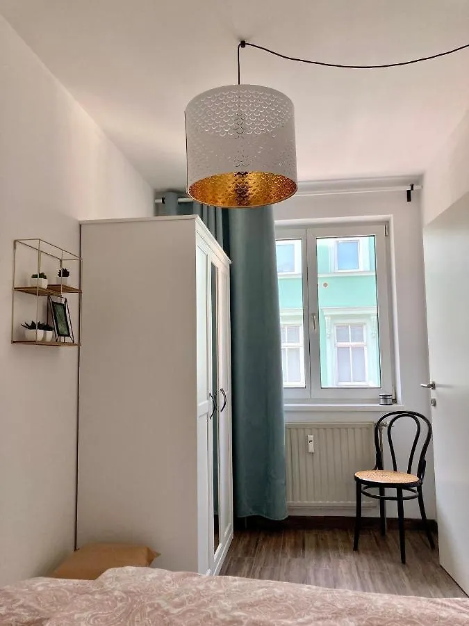 Apartment For 2 In Margareten Vienna 0*,